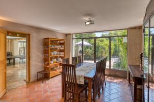 Maisons de vacances Gite Mas Grand Bosc Micocouliers : photos des chambres