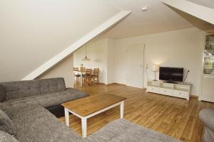 strandnah mit Balkon, gratis Nutzung vom AHOI Erlebnisbad und Sauna in Sellin - Strandhaus Mönchgut FeWo21