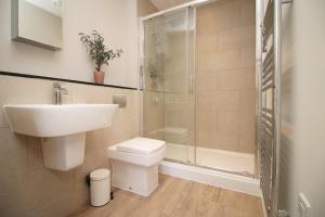 Casa 4 - 2 BR Apartment with Balcony and Parking