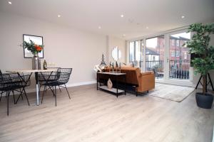 Casa 4 - 2 BR Apartment with Balcony and Parking