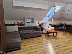 Szary odpoczynek na piętrze - wieś Pogórze