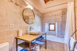 Maisons de vacances Mas Grand Bosc Gite La Tour : photos des chambres