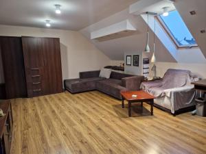 Szary odpoczynek na piętrze - wieś Pogórze