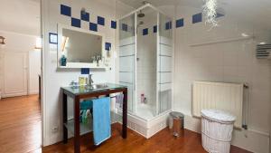 Maisons de vacances Maison avec Vue Mer, Terrasse & Jardin a 2 min de la Plage : photos des chambres