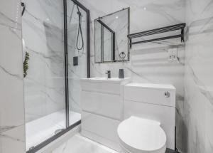 Boutique City Centre Balcony Suite Perfect For Couples & Businesses With Free Gym By The Pocklington - Richard III Suite