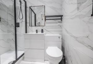 Boutique City Centre Balcony Suite Perfect For Couples & Businesses With Free Gym By The Pocklington - Richard III Suite