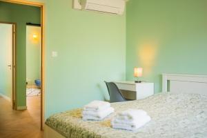 Appartements Parking gratuit a 3 min a pied, Clim, Laverie, Fibre, proche de Rousset, zone d-activites et domaines pour Mariages : photos des chambres