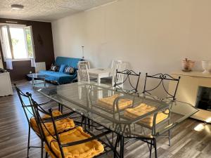 Maisons de vacances Les Soleiades maison climatisee pour 4 personnes : photos des chambres