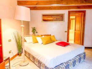 At Ponte Pietra with garden and parking