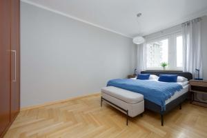 Wooden Apartment Żytnia in Warsaw with Parking by Noclegi Renters