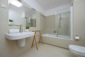 Wooden Apartment Żytnia in Warsaw with Parking by Noclegi Renters