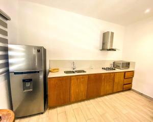 Luxury Villa between 2 beaches 2 mins walking, Pool & tropical garden