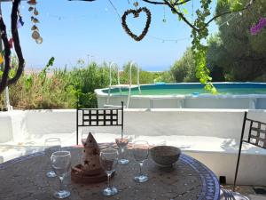 Beautiful quiet villa with garden and ocean view