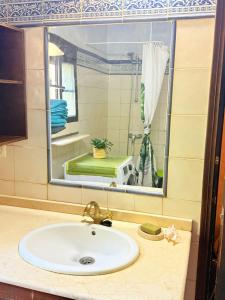 Beautiful quiet villa with garden and ocean view