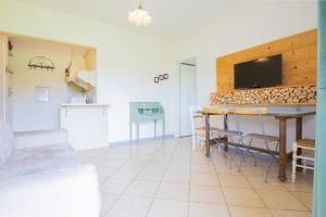 breathtaking lake view and pool, Prato Verde