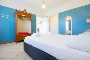 breathtaking lake view and pool, Prato Verde