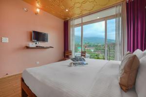 Riva Dreams 2-BHK Retreat with Hill Views & Lush Garden