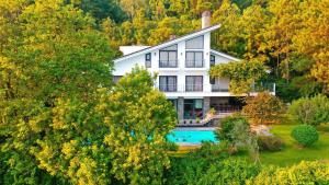 YenYen Villa - 2000m2 villa in Tam Dao Golf Course