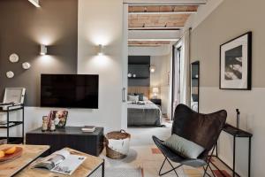 Andy - 2 bedrooms and office and balcony in Eixample Dreta