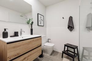 Andy - 2 bedrooms and office and balcony in Eixample Dreta