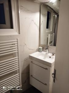 Studio dernier étage vieux Nice centre