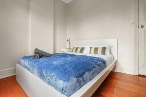 2 Bedroom House Surry Hills Good for 6 Guests