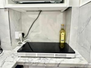 Studio Flat I 1 Minute Away Tube Station and Westfield London Shopping Centre, White City