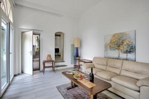 Romantic Terrace With Lake View - Happy Rentals