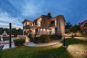 Villa Sterpazzi - near Porec with Sea View, private Jacuzzi, Sauna and Pool