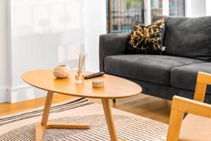 Luxury 2 Bed Apartment - Balcony - Fast Wi-fi - Netflix - Parking 410C