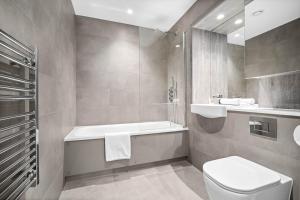 Luxury 2 Bed Apartment - Balcony - Fast Wi-fi - Netflix - Parking 410C
