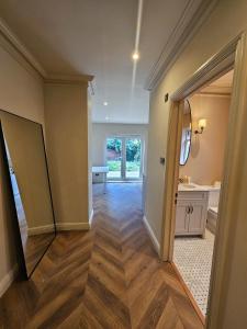 Cosy Garden Flat in Wimbledon