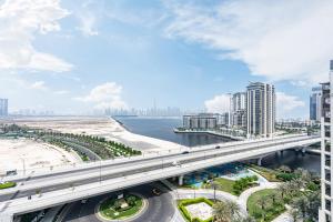 Lux Creek Home with Burj View steps from the Lagoon