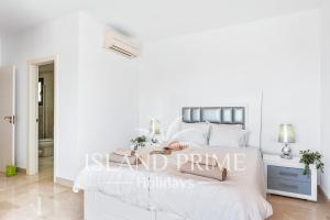 Family Home in Luxury Complex in La Caleta MG5