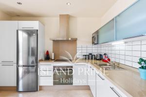 Family Home in Luxury Complex in La Caleta MG5