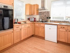 3 Bed in Totland Bay IC110