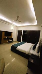 Tavisha Villa Film City Road Dadri Road