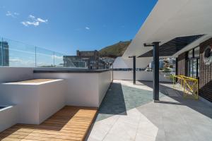 Stunning Sea Point pad- 300m to promenade