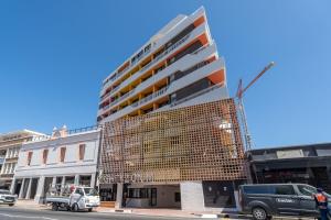 Stunning Sea Point pad- 300m to promenade