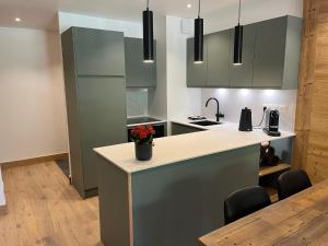 Ski In-Ski Out Luxe Chalet Apartment in Arc 1950 - Newly Renovated