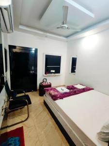 Hotel Shree Hanumaan G Near Shree Ram Janam bhoomi &Temple - RamKot Fort - Restaurant & Free Public Parking - Fully Air Conditioning Rooms - Best Hotel
