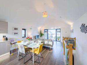 2 Bed in Westward Ho 77289
