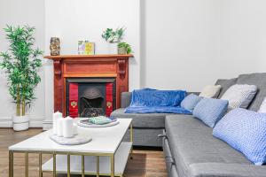 Spacious 4 Bedroom House Darling Harbour-10 Guests