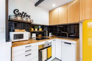 Parisian Charm in Sentier, Walk Everywhere Sleeps 6