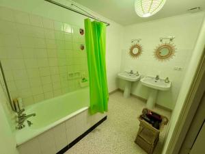 Appartements Appartement spacieux a Laure-Minervois avec piscine : photos des chambres