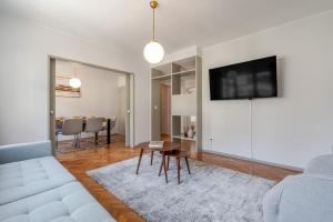 HostWise - Bright & Spacious Flat w Garage