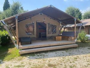 Campings Rent-a-Tent Camping Domaine de Beaulieu : Tente