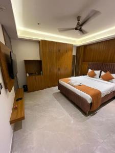 The Hoften Lotus Court, Noida
