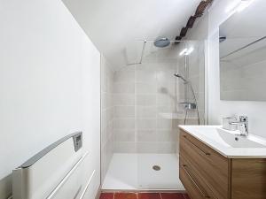 Maisons de vacances L-Oustal Maison de caractere avec Wifi et climatisation : photos des chambres