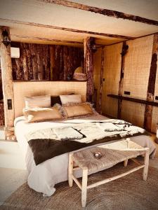 B&B / Chambres d'hotes Domaine FINCA LESSYA, Lodge insolite & SPA : Chambre Double Deluxe avec Baignoire